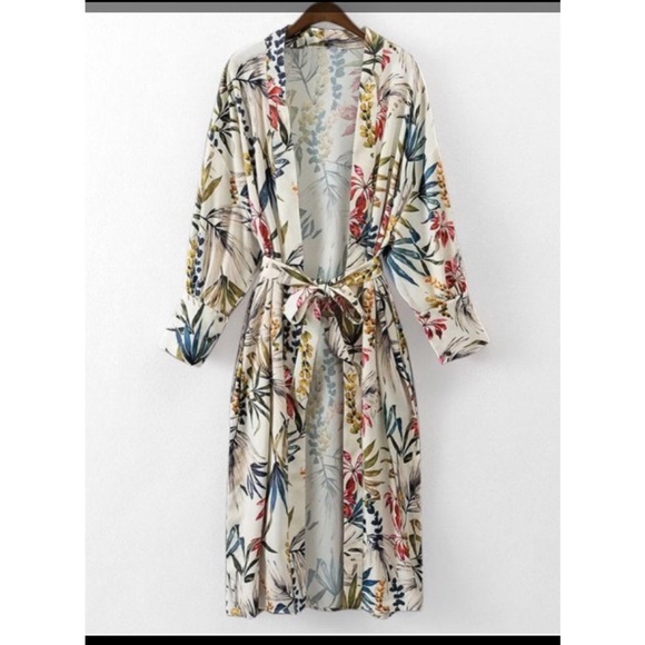 Zaful Tops - ✨NWT✨Belted kimono floral blouse